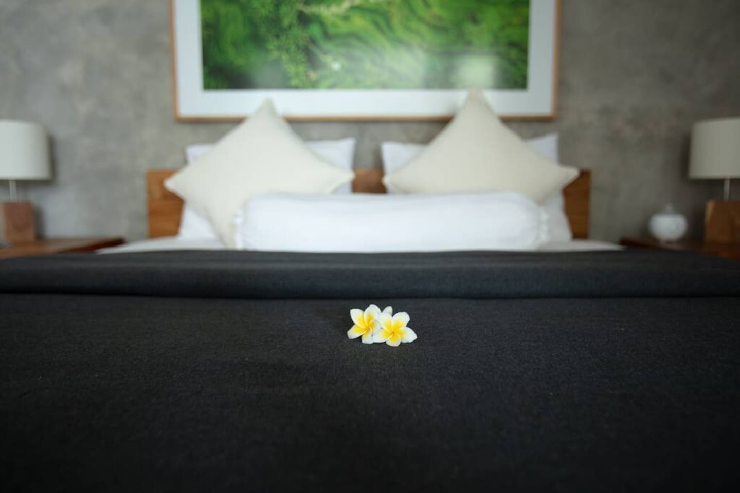Your bed is equipped with a hotel-quality king-size mattress (180 x 200 cm - 70 in x 80 in), accompanied by high-quality sheets, a plush duvet, and pillows providing optimal comfort for your well-being.