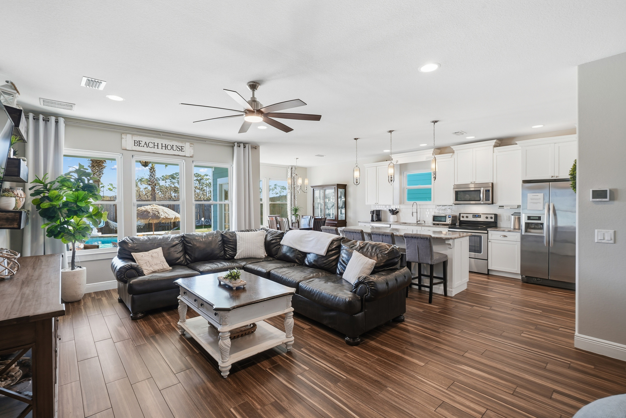 Fully equipped kitchen and dining area for easy meals during your Panama City Beach stay.