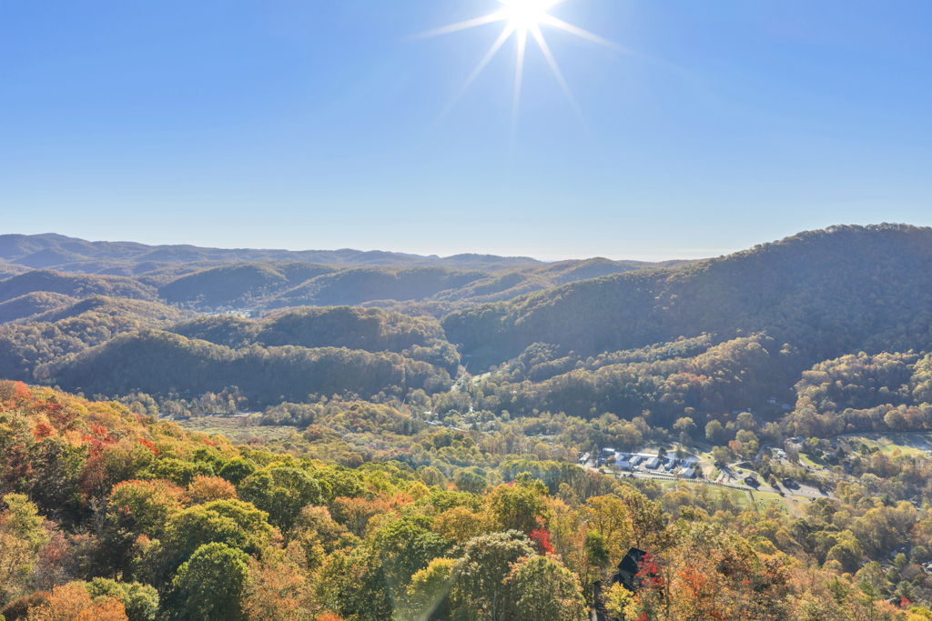 Fall @ WishYouWereHere7Devils is what Leaf Peeping dreams are made of! These October 2025 photos & videos were incredible!