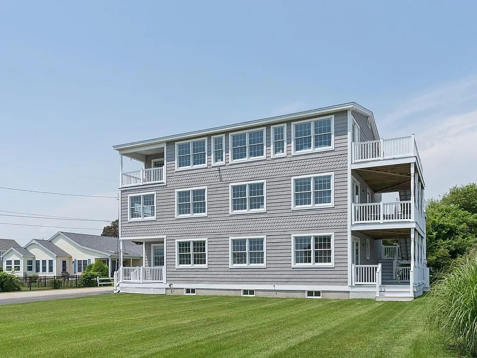 Exterior - Photo 3
