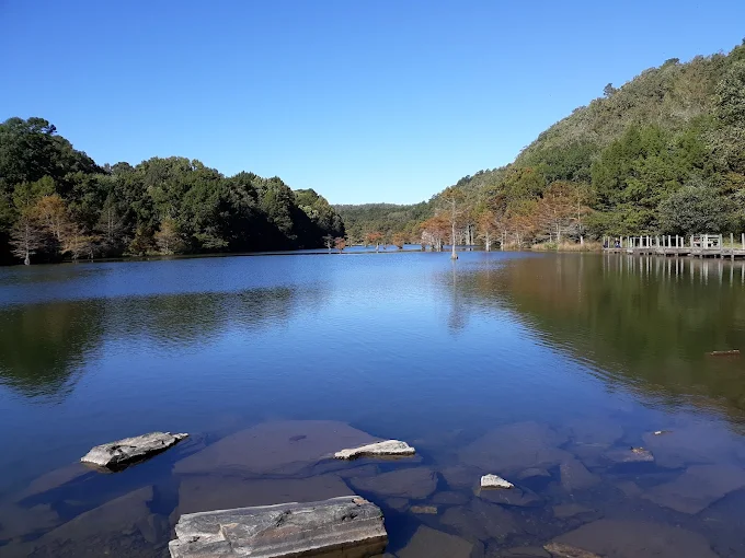 Beavers Bend State Park – Hiking & scenic river views (10 min drive)