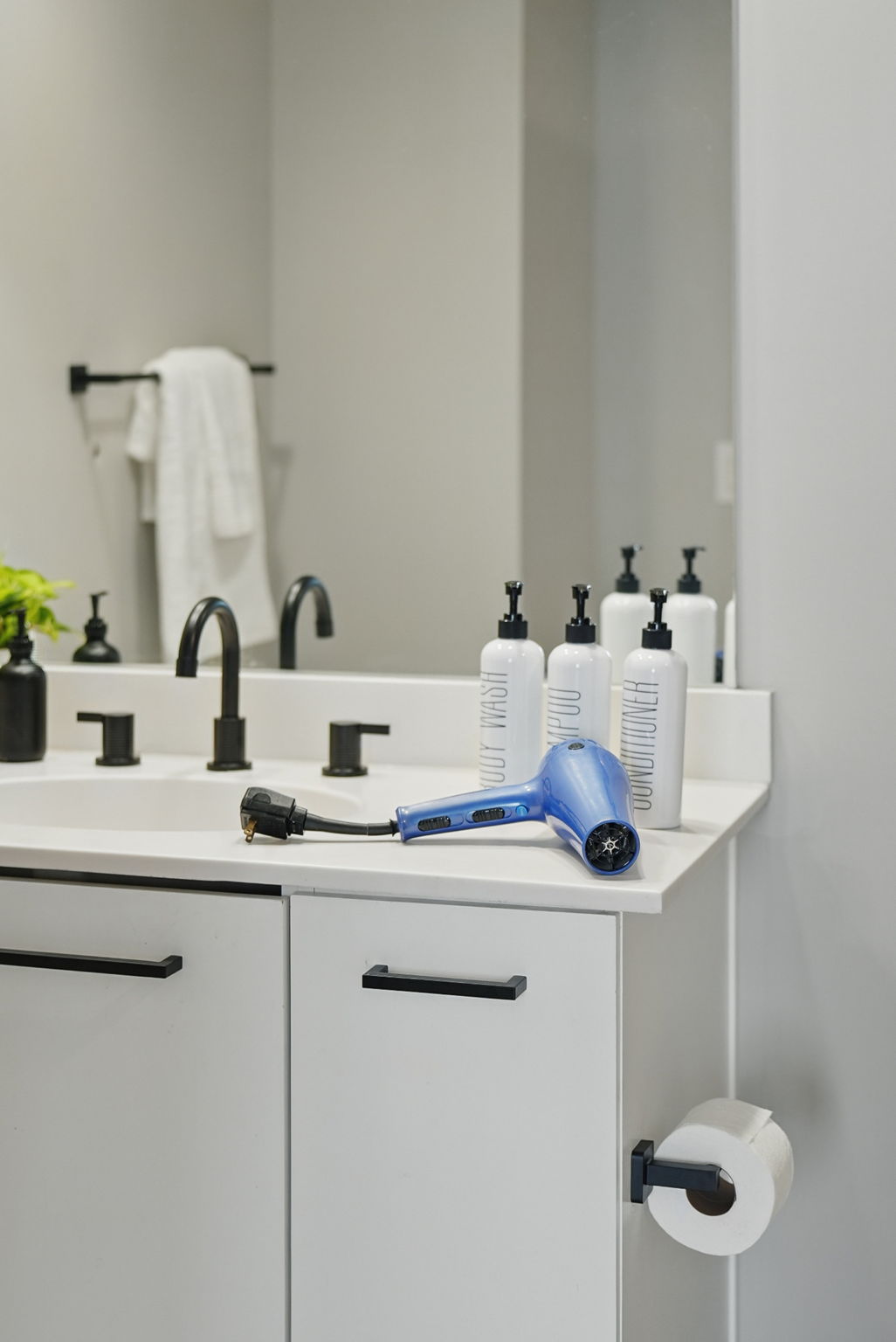 No need to pack extra. A hair dryer and full set of shampoo, conditioner, and body wash are provided for your convenience.