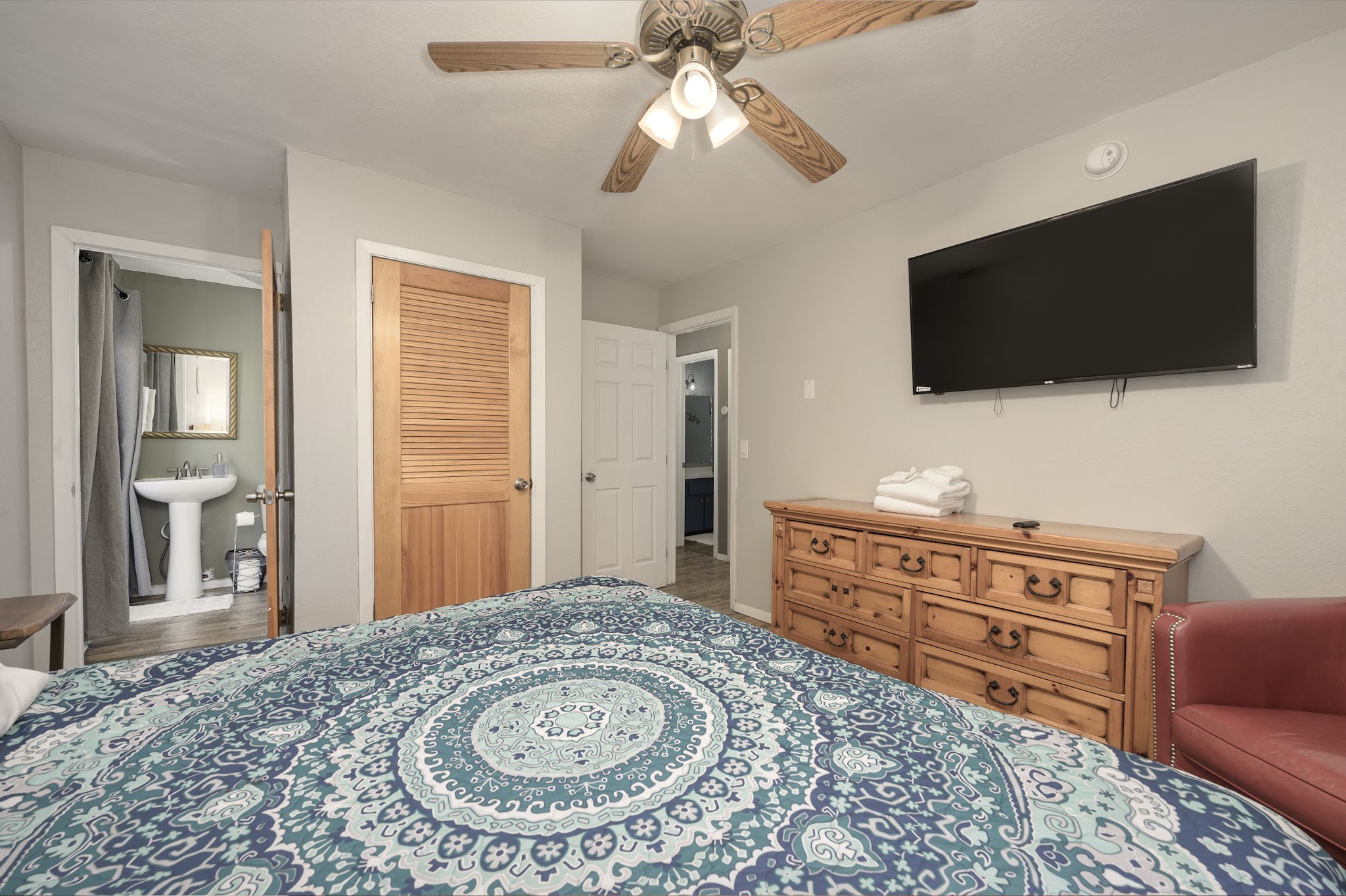 Bedroom with TV and dresser