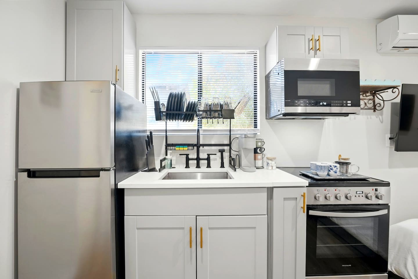 Bright 1BR close to Five Points w/ Kitchen 3