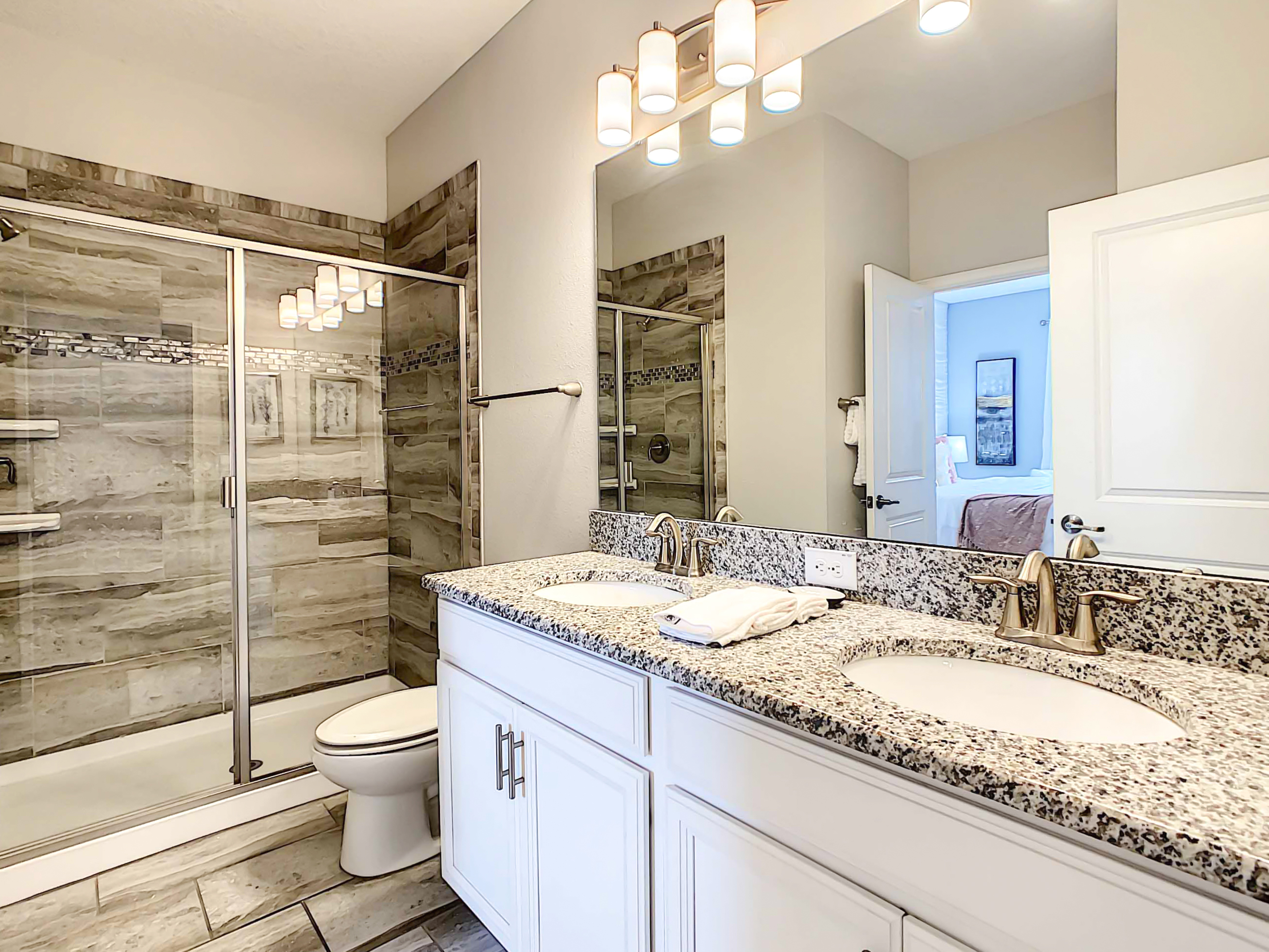 Master Suite 2 En Suite Bathroom
