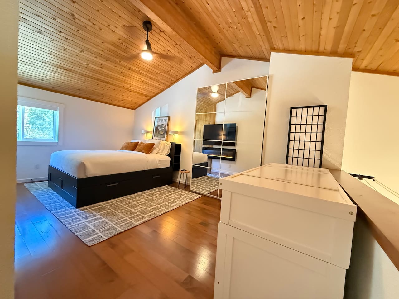 Upper Loft Suite: A bright, private bedroom with windows filling the space with natural light and views of the surrounding Purcell slopes.