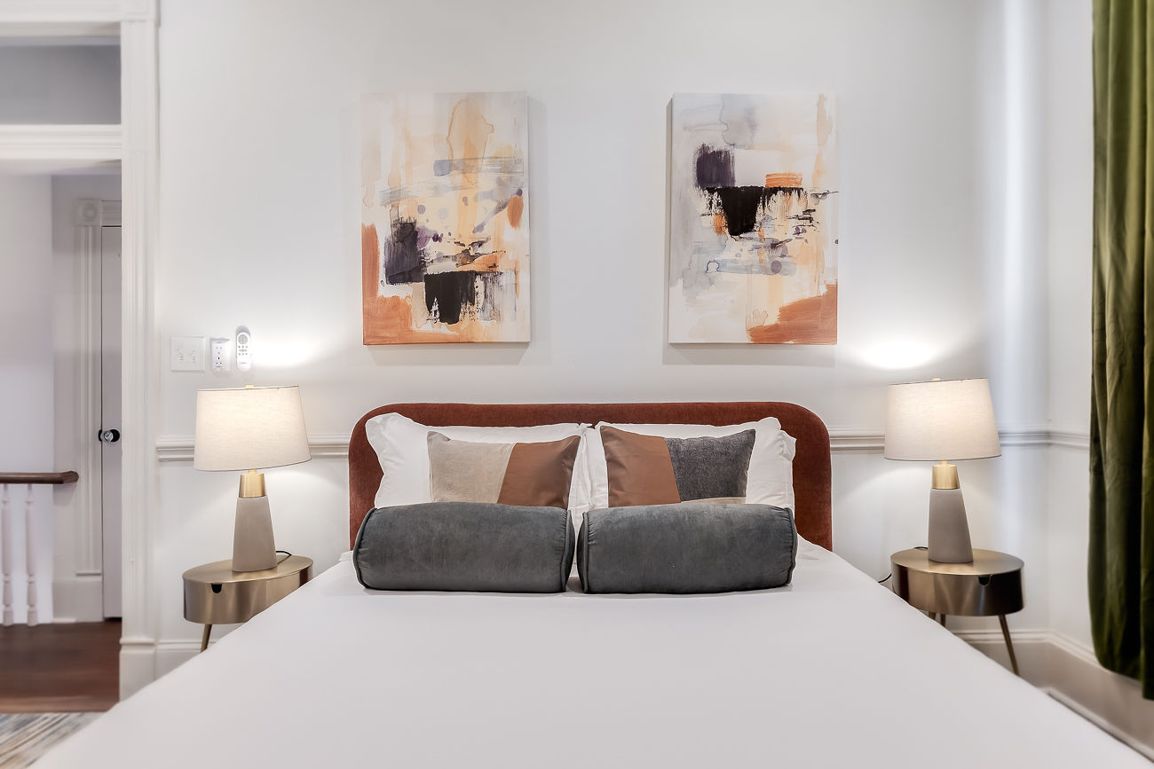 Queen Bedroom Upstairs -1