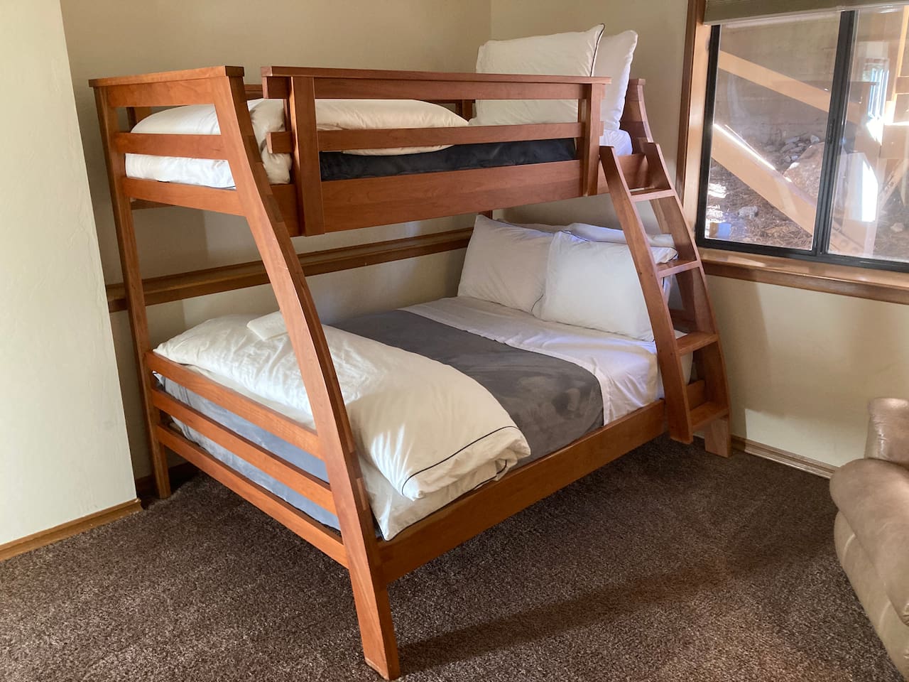 Bedroom 3 with bunkbeds.  One full and one twin.