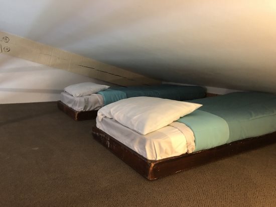 Loft area: 2 Twin beds.