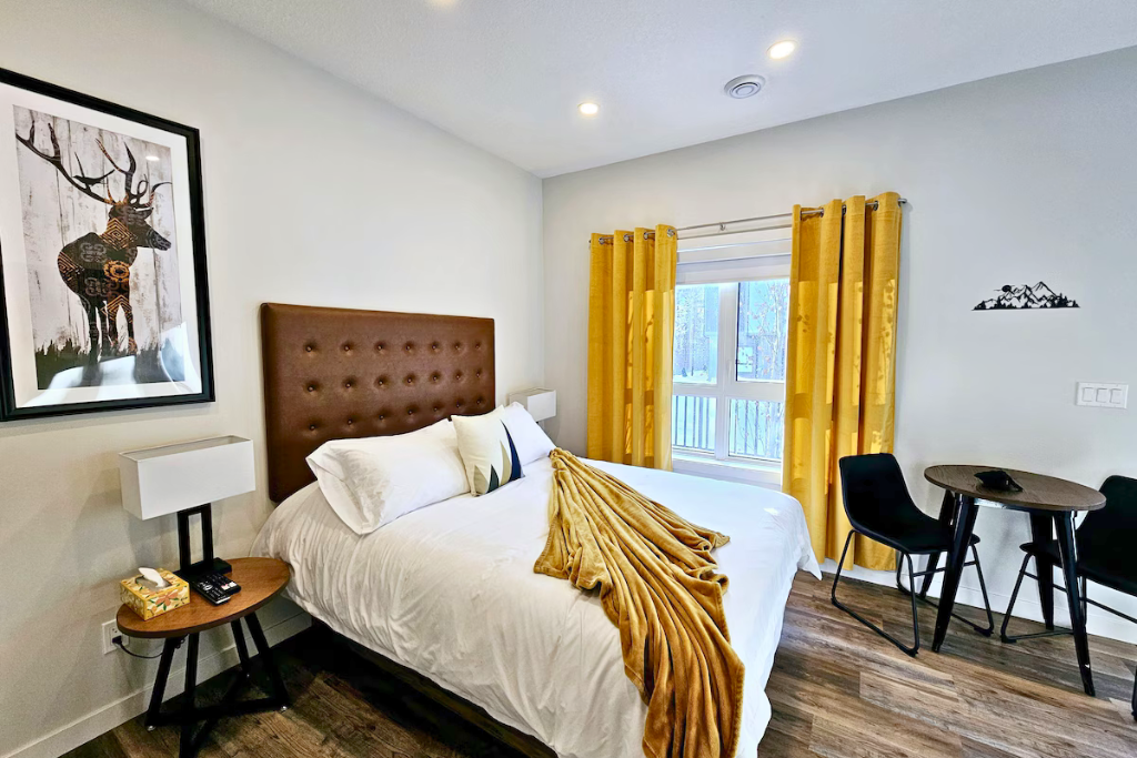 Main Floor Queen Suite