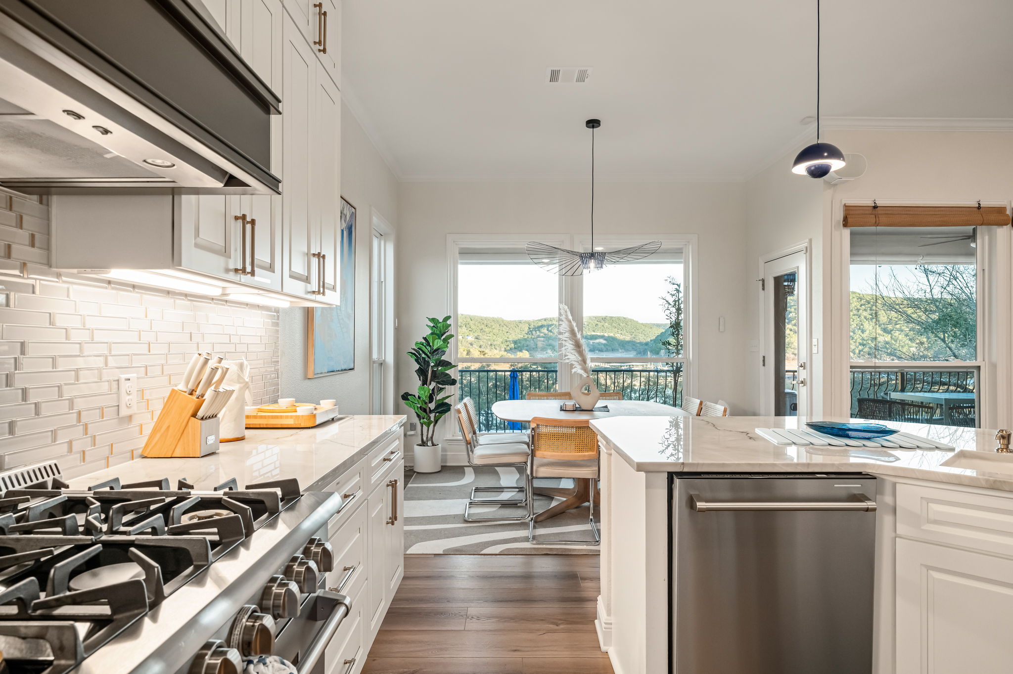 Fully equipped chef’s kitchen with stainless steel appliances and generous counter space.