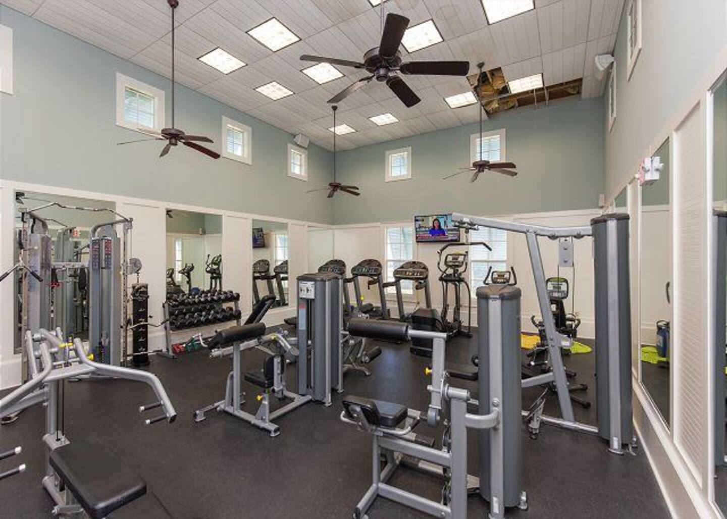 Vacation + fitness goals? Done. 💪🌴
Enjoy the Cinnamon Beach community fitness center with cardio machines, free weights, and strength equipment—perfect for a quick workout before heading back to the beach.