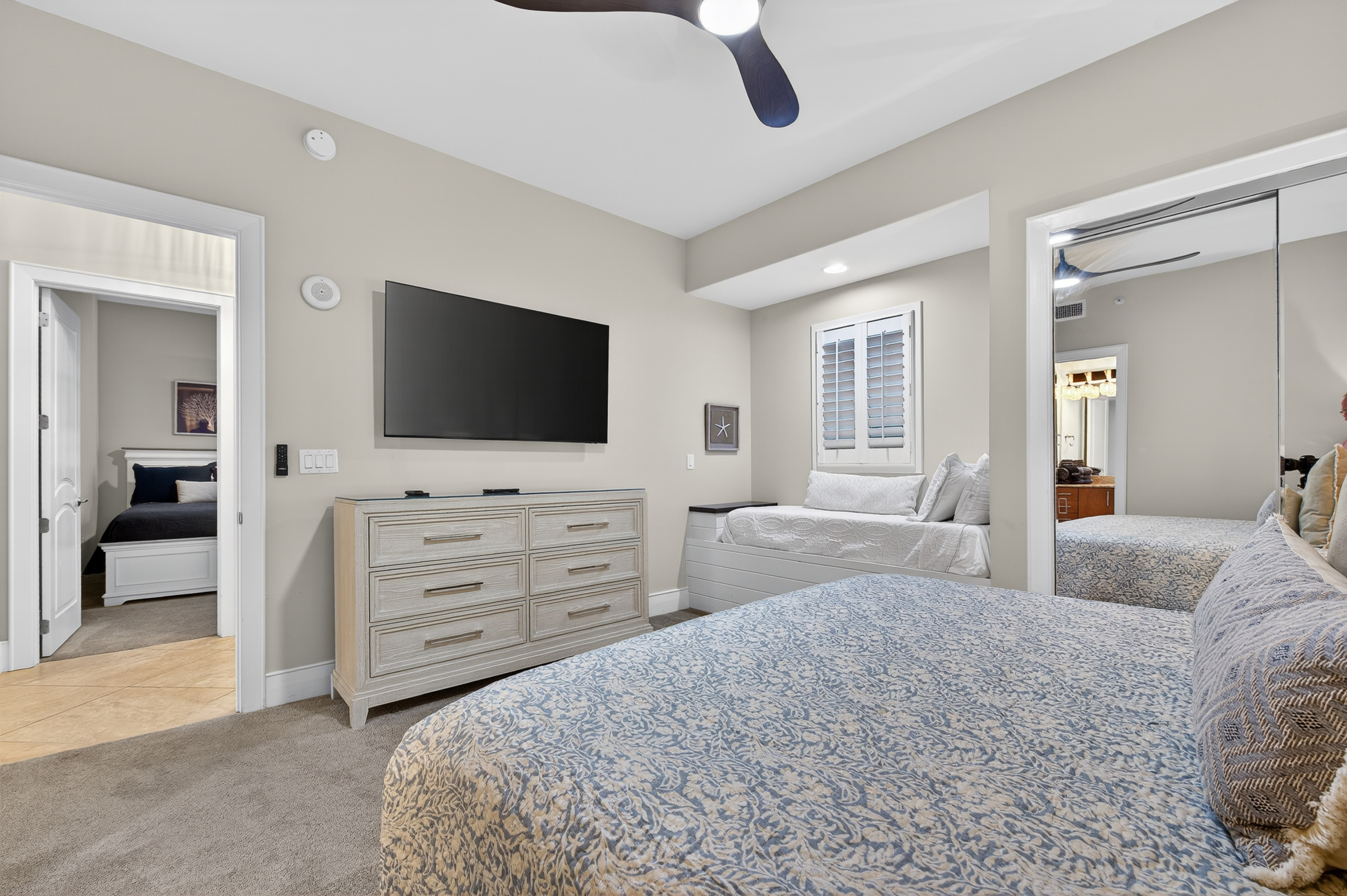 Second King Bedroom with twin day bed