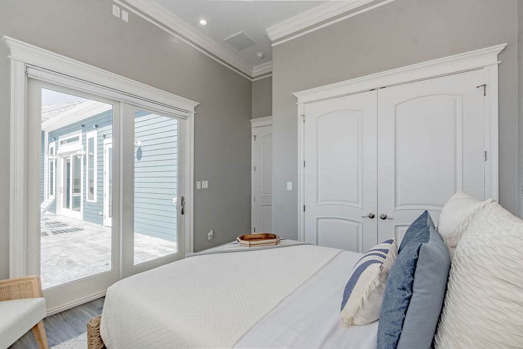 Access to the top balcony from bedroom