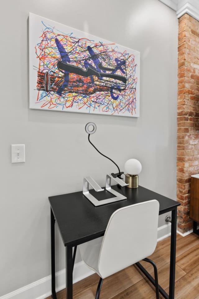 Boost your productivity in this stylish and cozy workspace! With a sleek desk, comfortable chair, and elegant lighting, it’s perfect for remote work or study sessions.