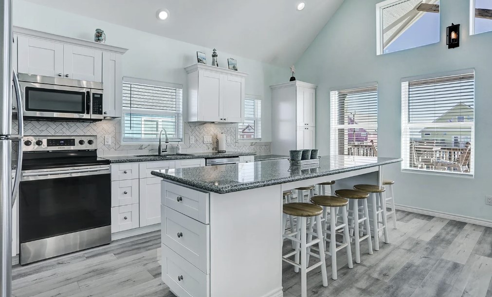 e6d771016ca34051acc86b271a85c606 | Beachhouse | Texas | TX | Vacation Homes | Galveston | Crystal Beach | Kokomo | Breezy Days | Beachfront Elegance | Sunrise Serenity | Southern Sands Property Management, LLC