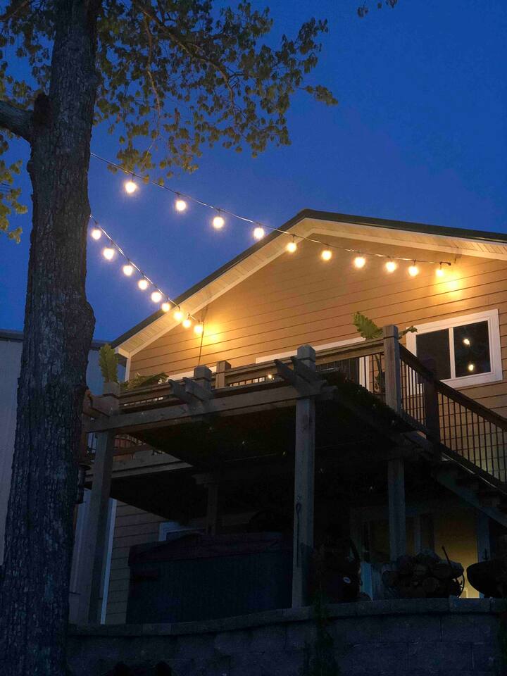 Tree lights provide soft lighting and guests may use the upper deck space to observe amazing lake views. We call this space the “Monkey Bar.”