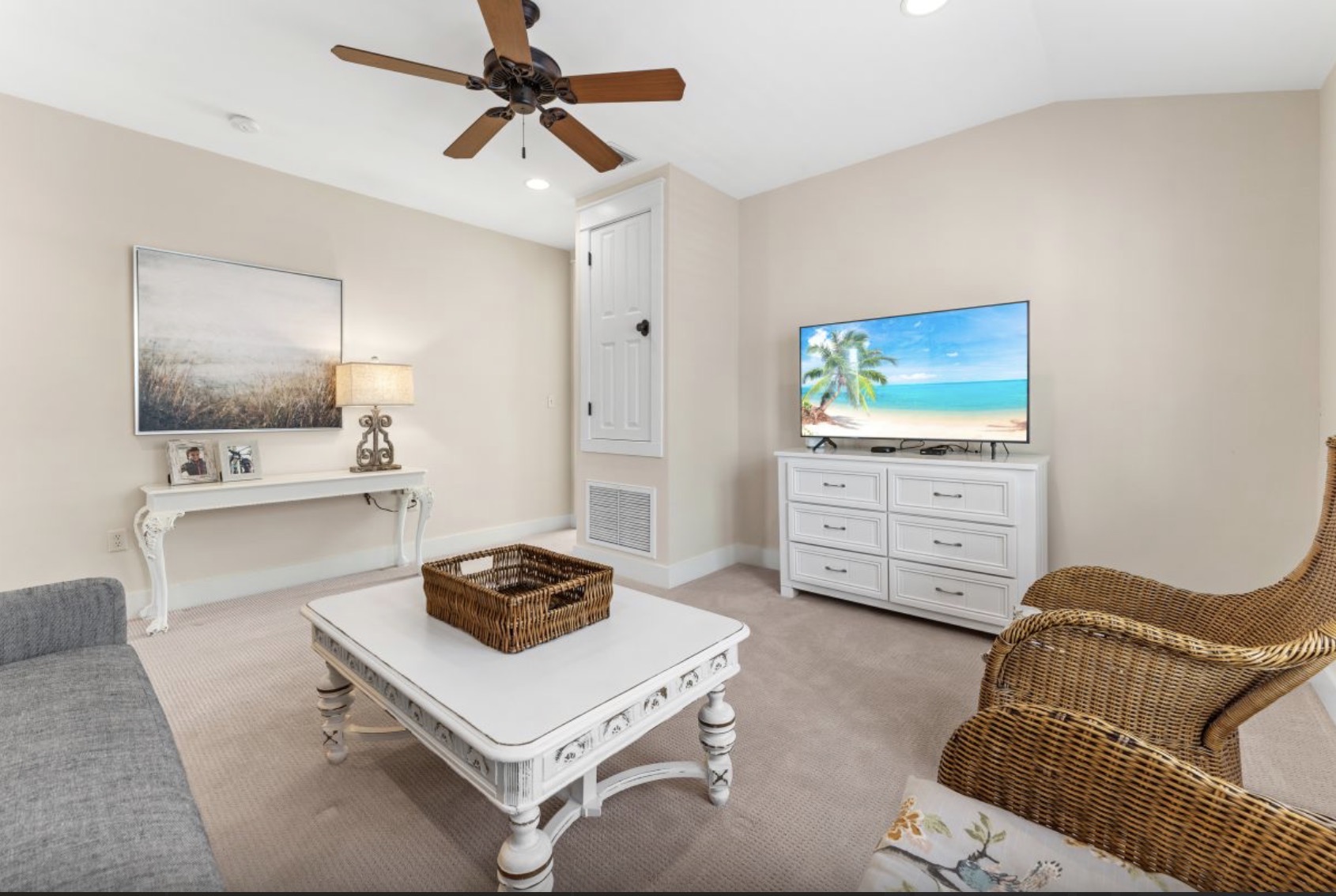 2nd Floor Family Room