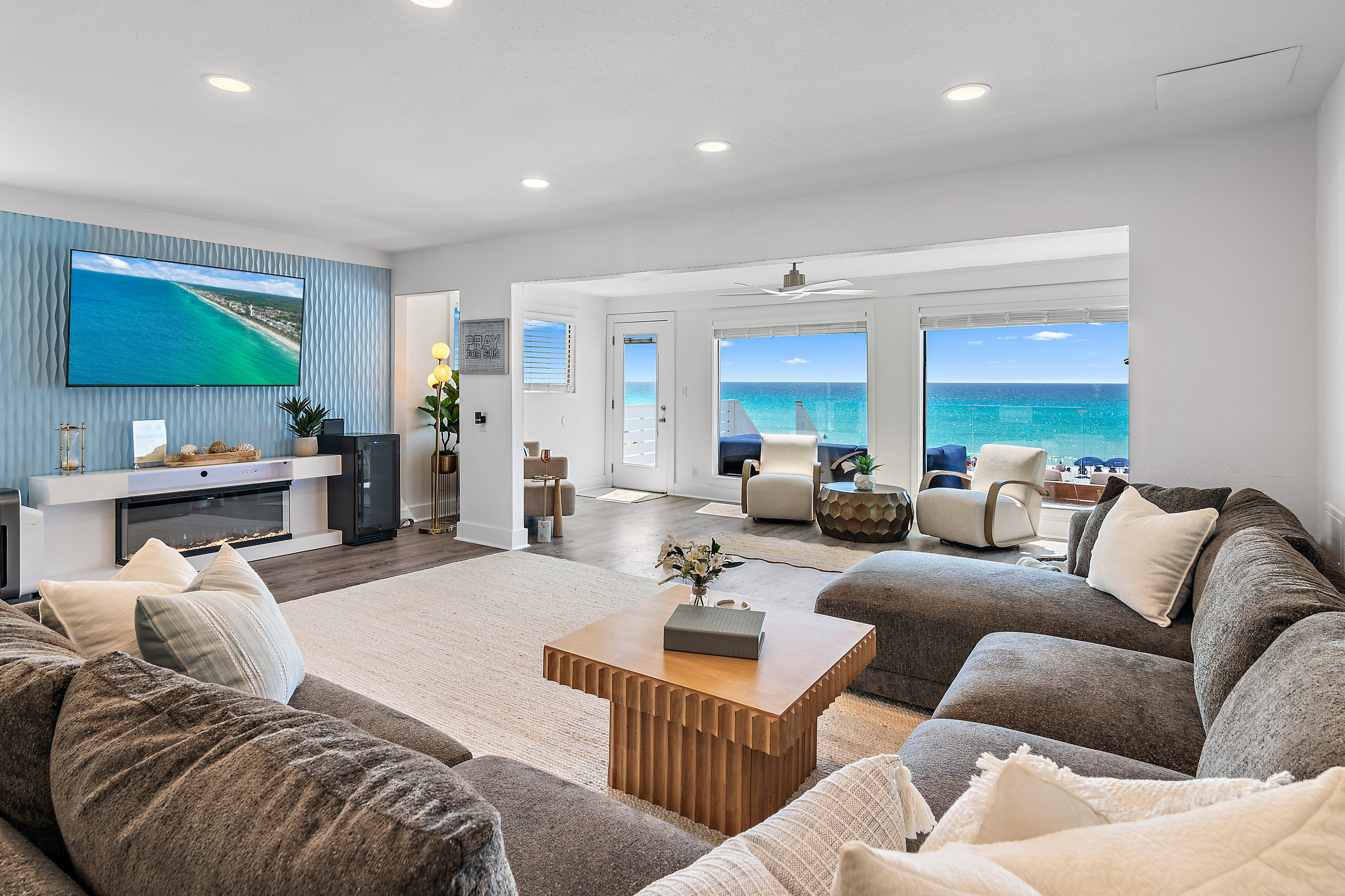 Green Reef 1 was totally remodeled in 2026, comes Fully-Stocked with Awesome Amenities (Beach Gear, Outdoor Bar, Tons of Games, Sauna, and more!) and is situated on 22 Feet of Private Beach