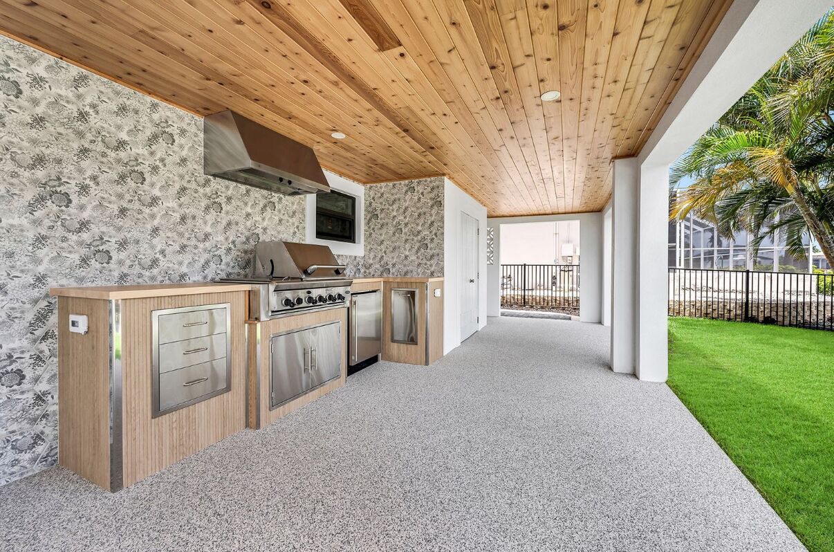 Outdoor BBQ kitchen & downstairs patio