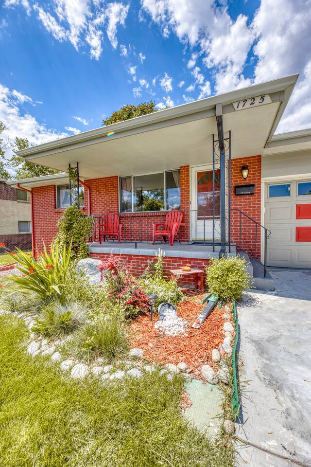 Karibu (Welcome) to Suite 25!