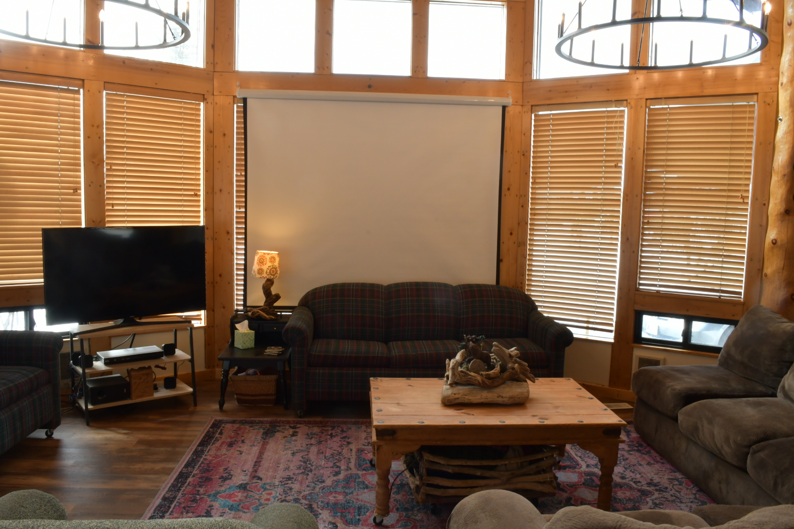 There is a screen and projector for movies