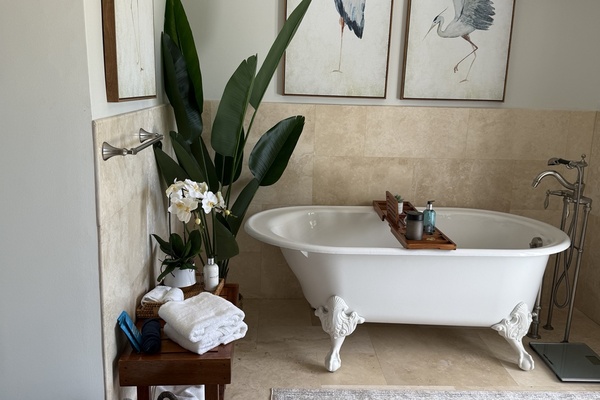 After a day in the sun, a nice soak is always welcome!  Molton Brown amenities, bath salts, and luxurious towels.