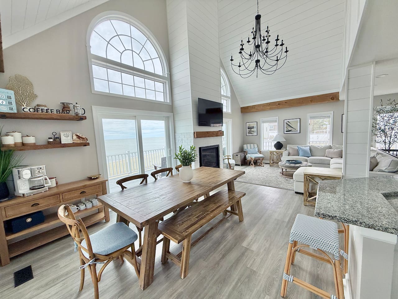 Gather your loved ones in this light-filled, open-concept oasis. With a cozy coffee bar, inviting dining space, and ocean-view lounge, it is the perfect spot for families and friends to relax and make memories.