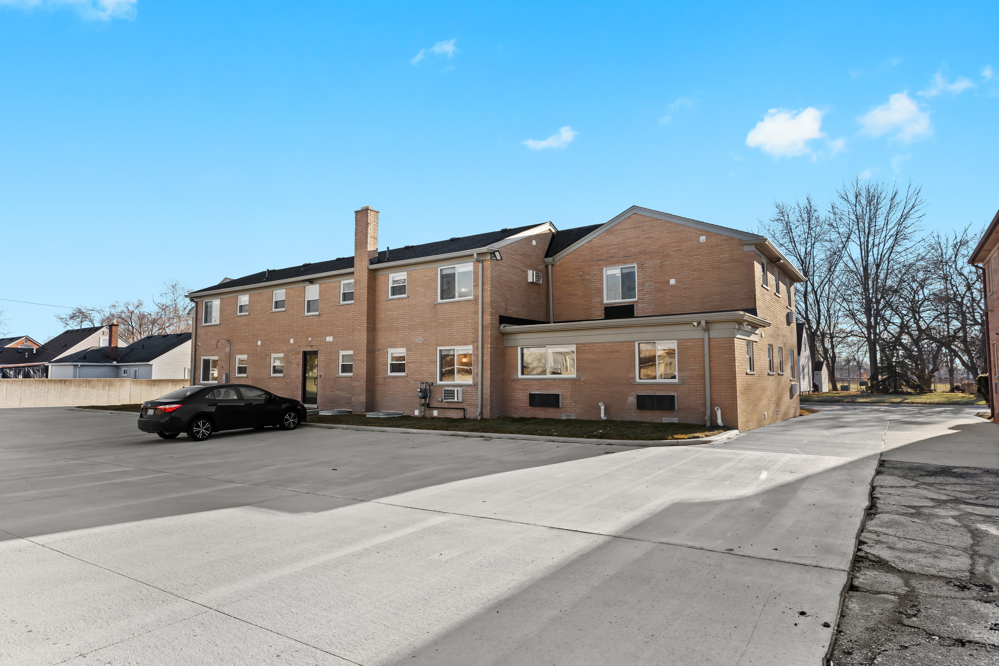 Spacious brick building with ample parking and easy access, set in a quiet area—offering a comfortable, hassle-free stay from arrival to departure.