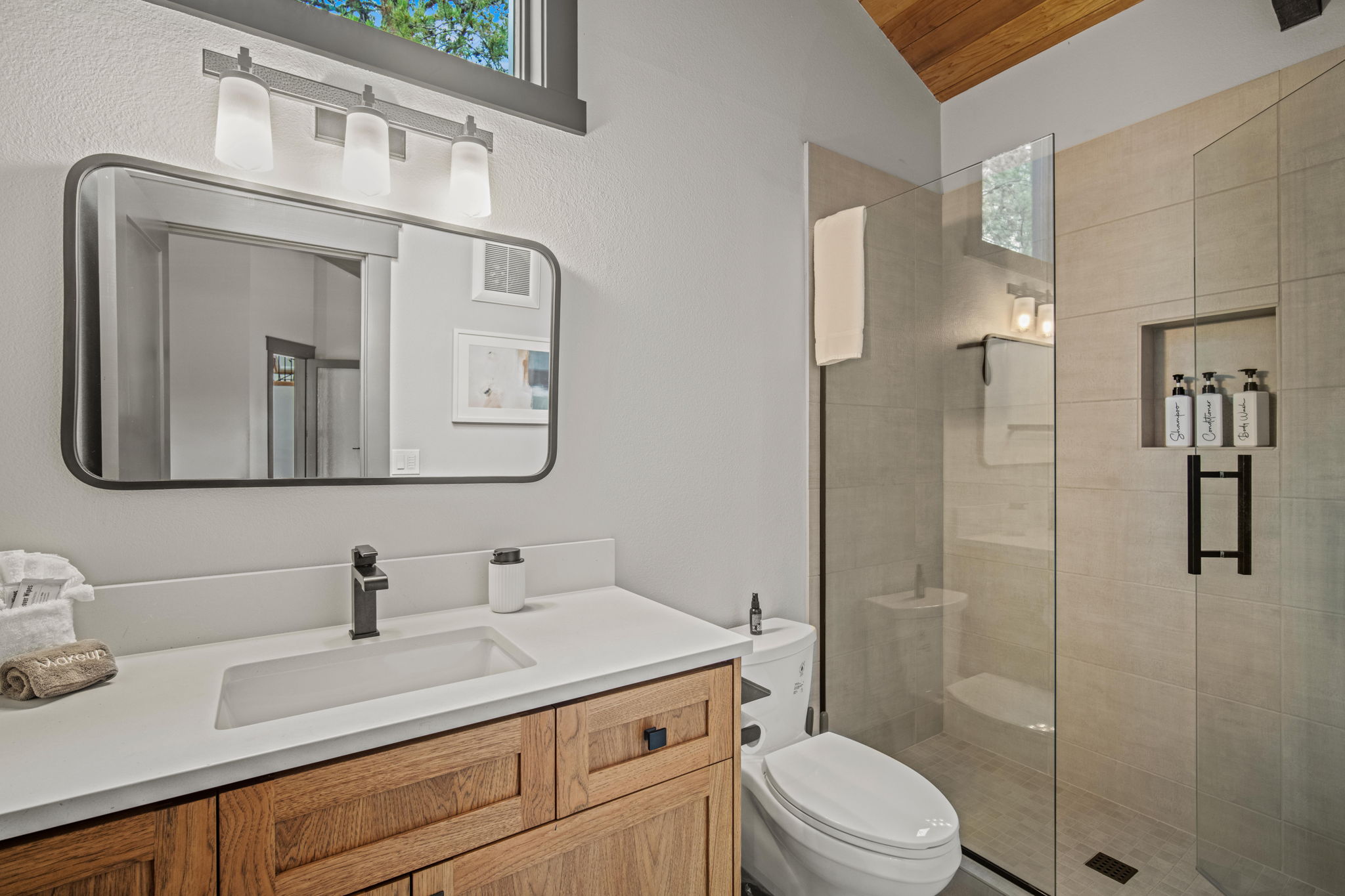 Main Floor: 3rd bedroom ensuite