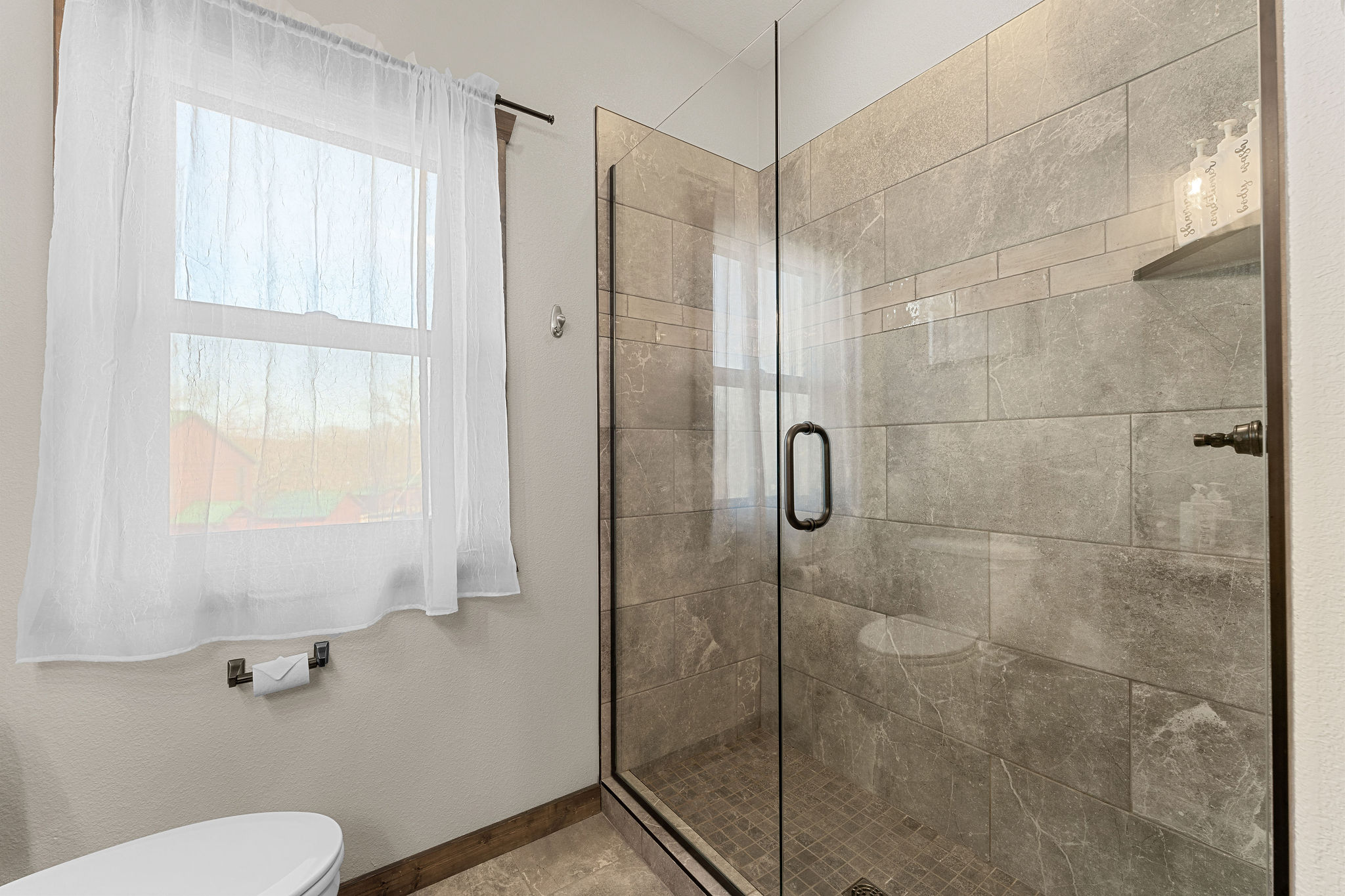 Main level master bathroom 