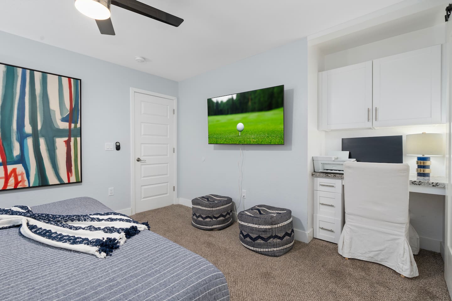 Cozy bedroom featuring a TV and a dedicated work space, perfect for both relaxation and productivity.