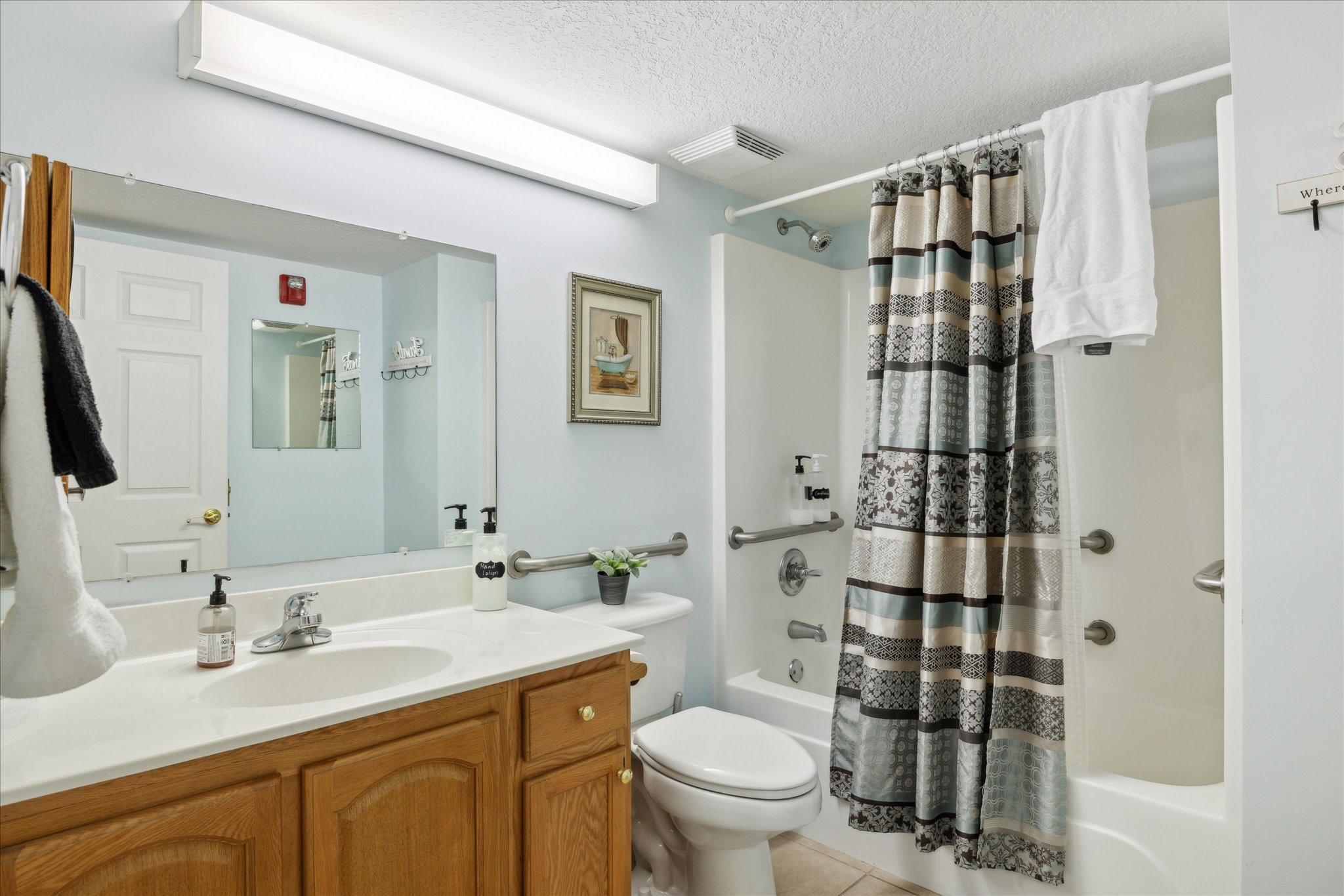 Handicap accessible unit with grab bars