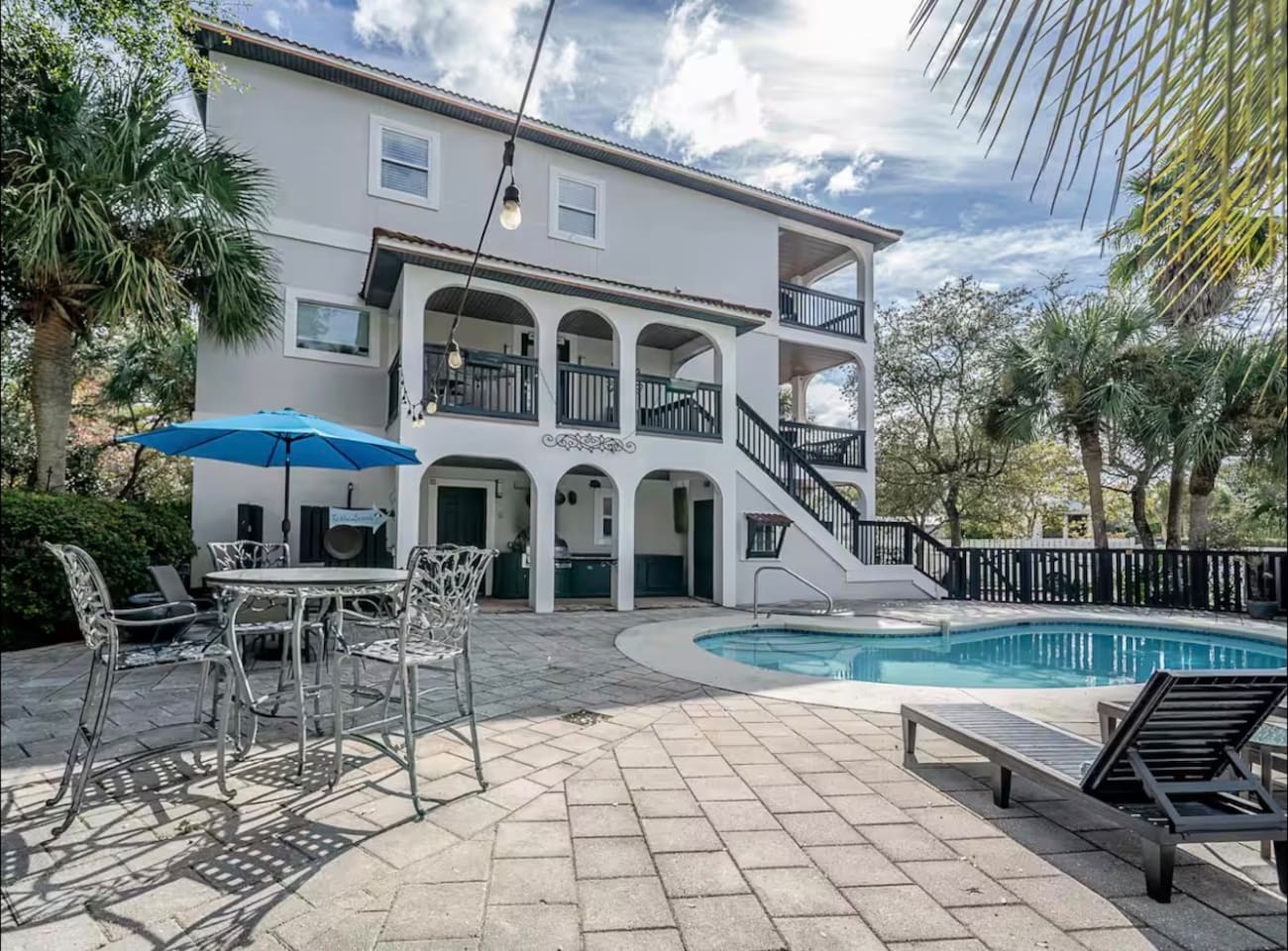 Lots of space for family & friends around the pool area