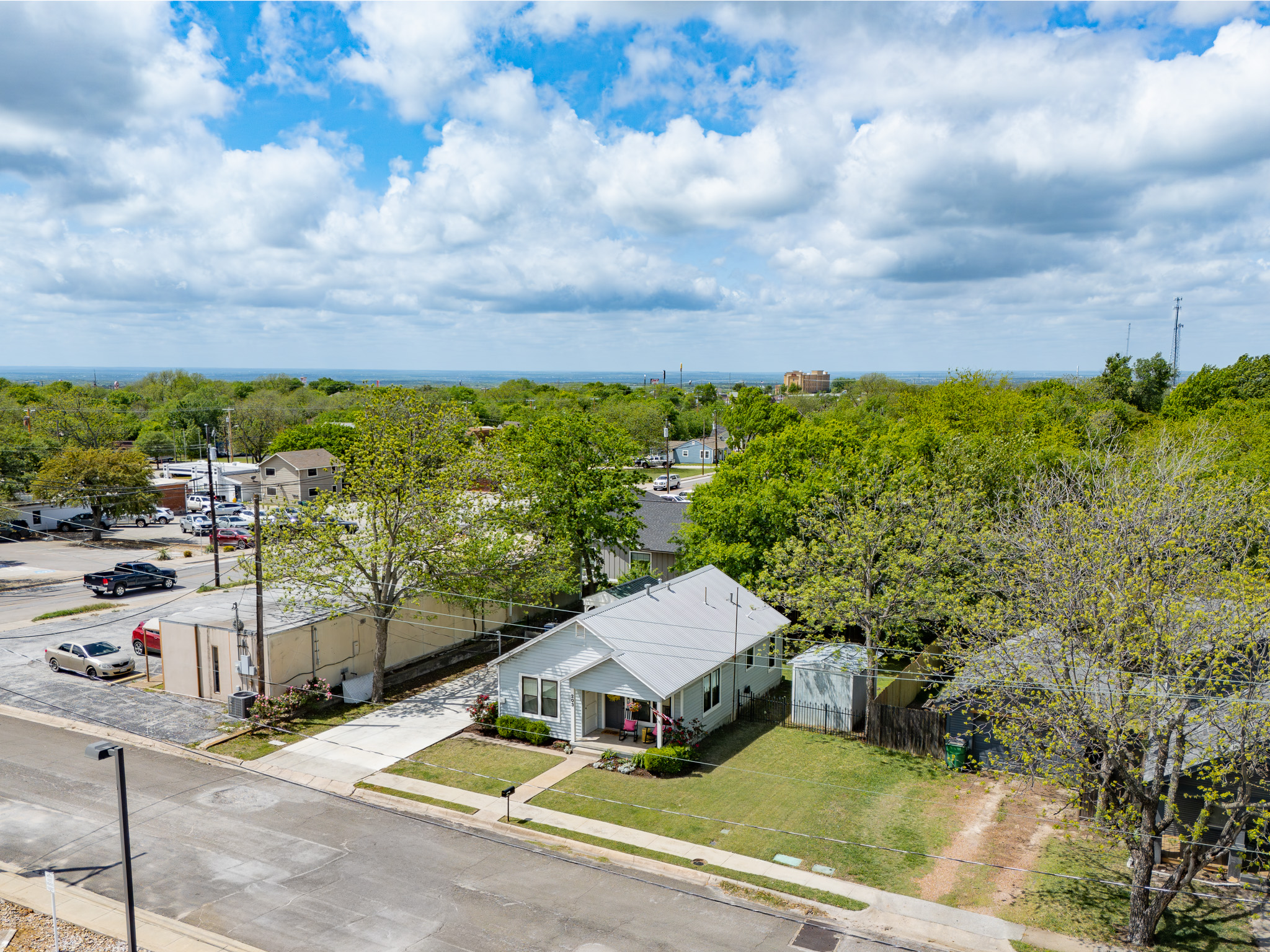 1 block from the Historic Decatur Sqaure