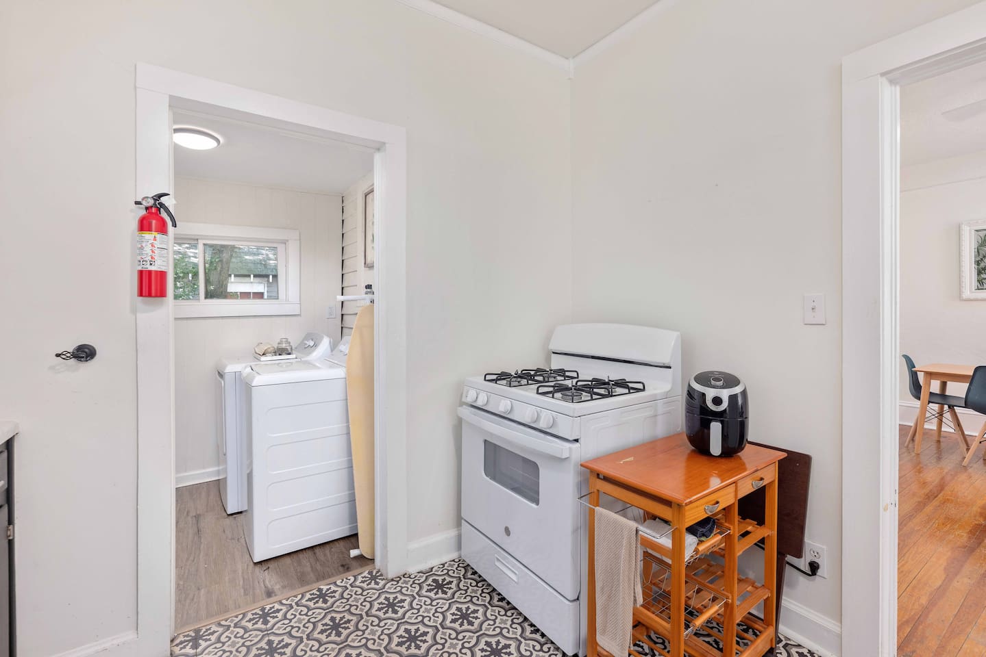 Kitchen connecting to laudnry room. 
