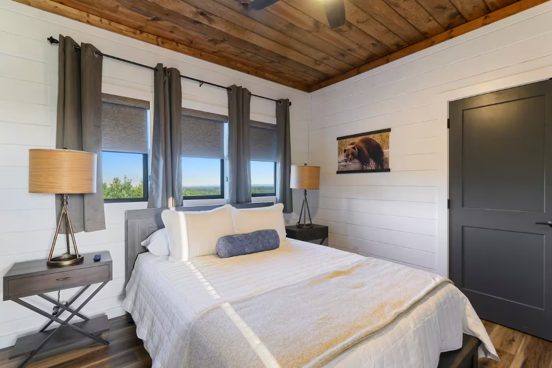 The Queen Bedroom!
