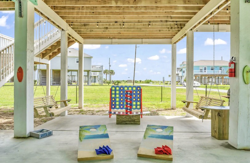 e8354ac2f2bb43ccbe4678879c2ad52d | Beachhouse | Texas | TX | Vacation Homes | Galveston | Crystal Beach | Kokomo | Breezy Days | Beachfront Elegance | Sunrise Serenity | Southern Sands Property Management, LLC