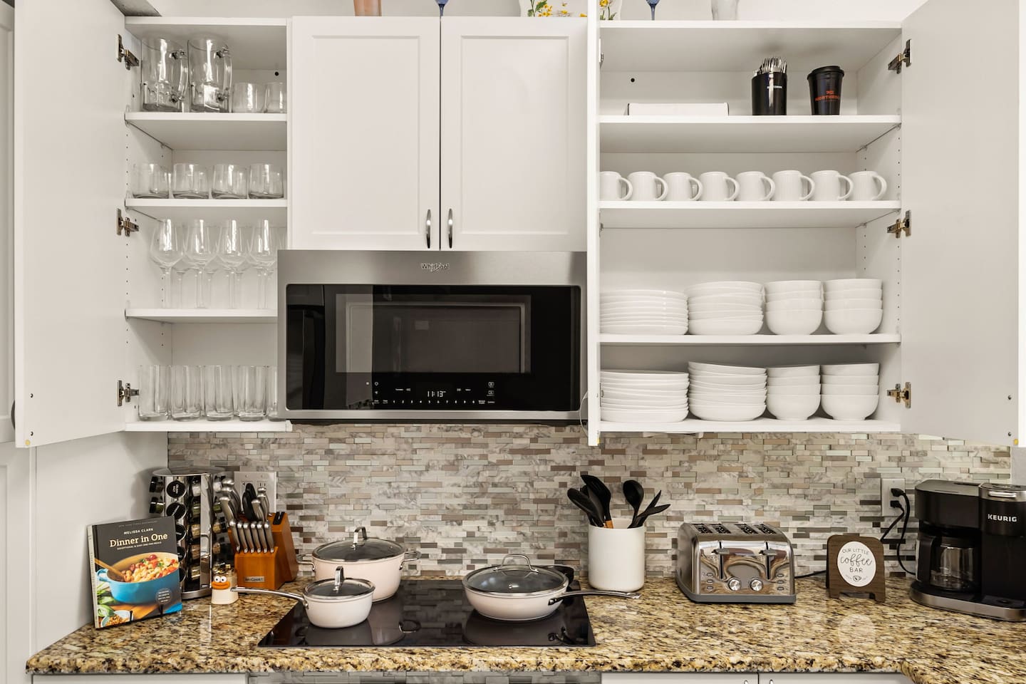 ️ Fully stocked kitchen with cookware, glassware, and dinnerware for 14—perfect for families, teams, or corporate groups who love to cook, entertain, or enjoy a morning coffee before hitting the city. Just bring the groceries!
