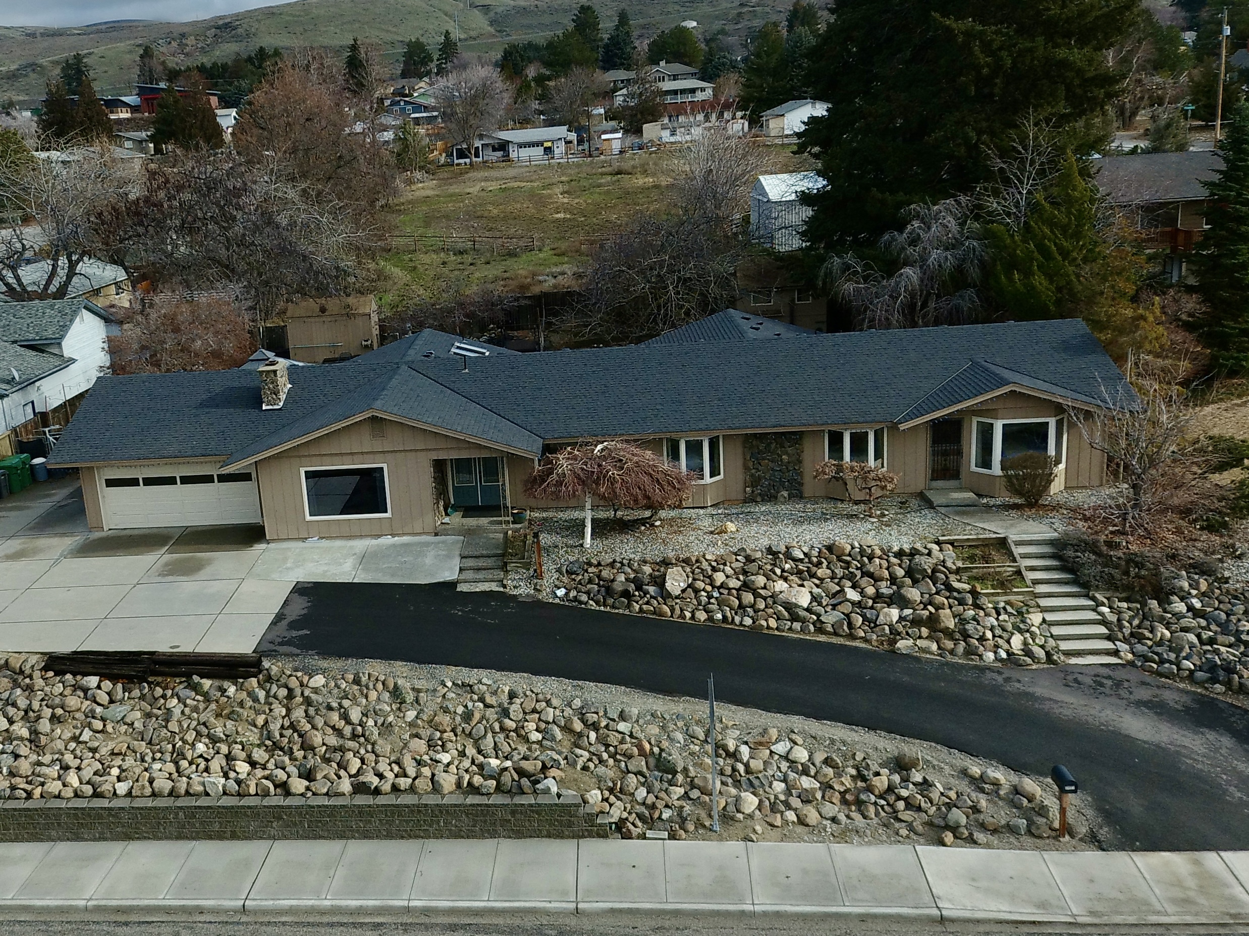 Rambler house on quiet street in East Wenatchee