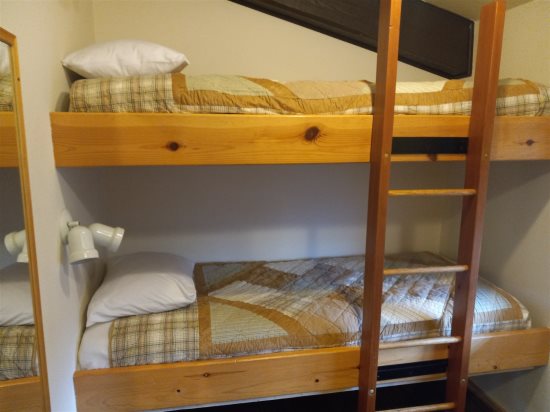Bedroom: Twin bunkbeds.