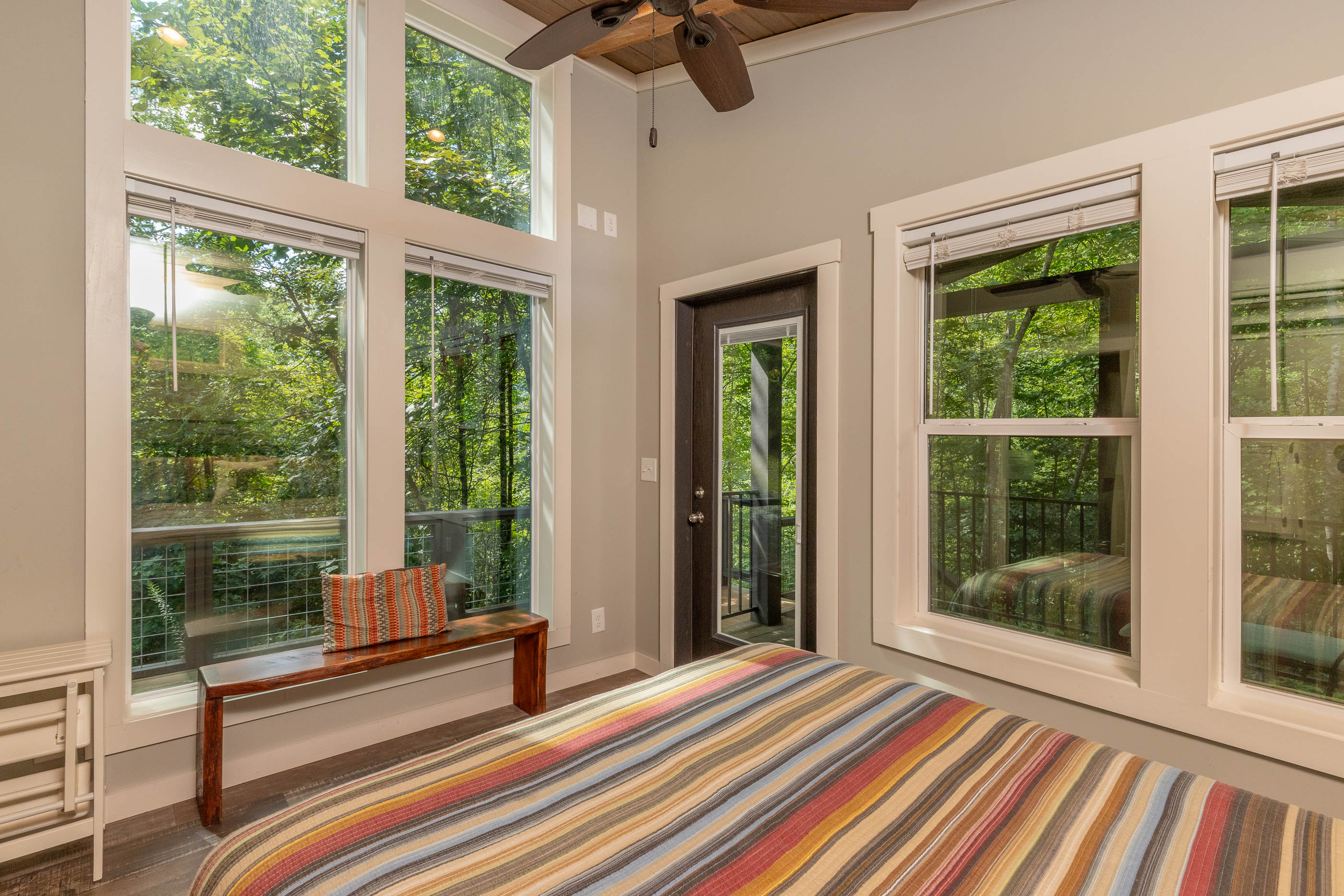 Wake up to mountain light through floor-to-ceiling windows—privacy when you want it, views when you don’t.