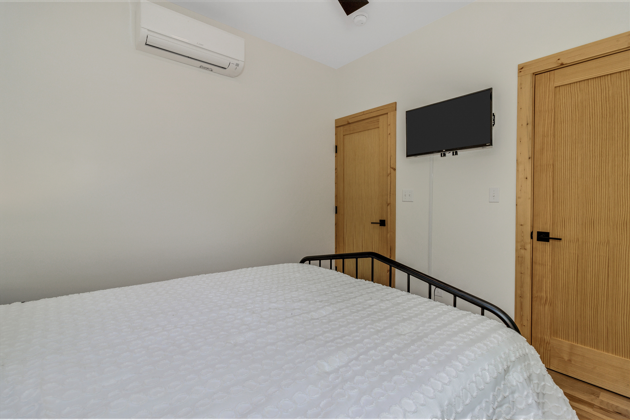 Second Bedroom - Queen