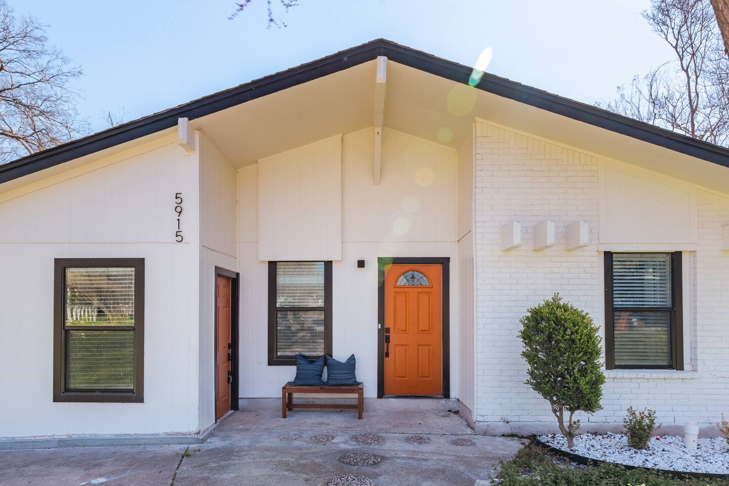 new build house 4 bedrooms 2 units