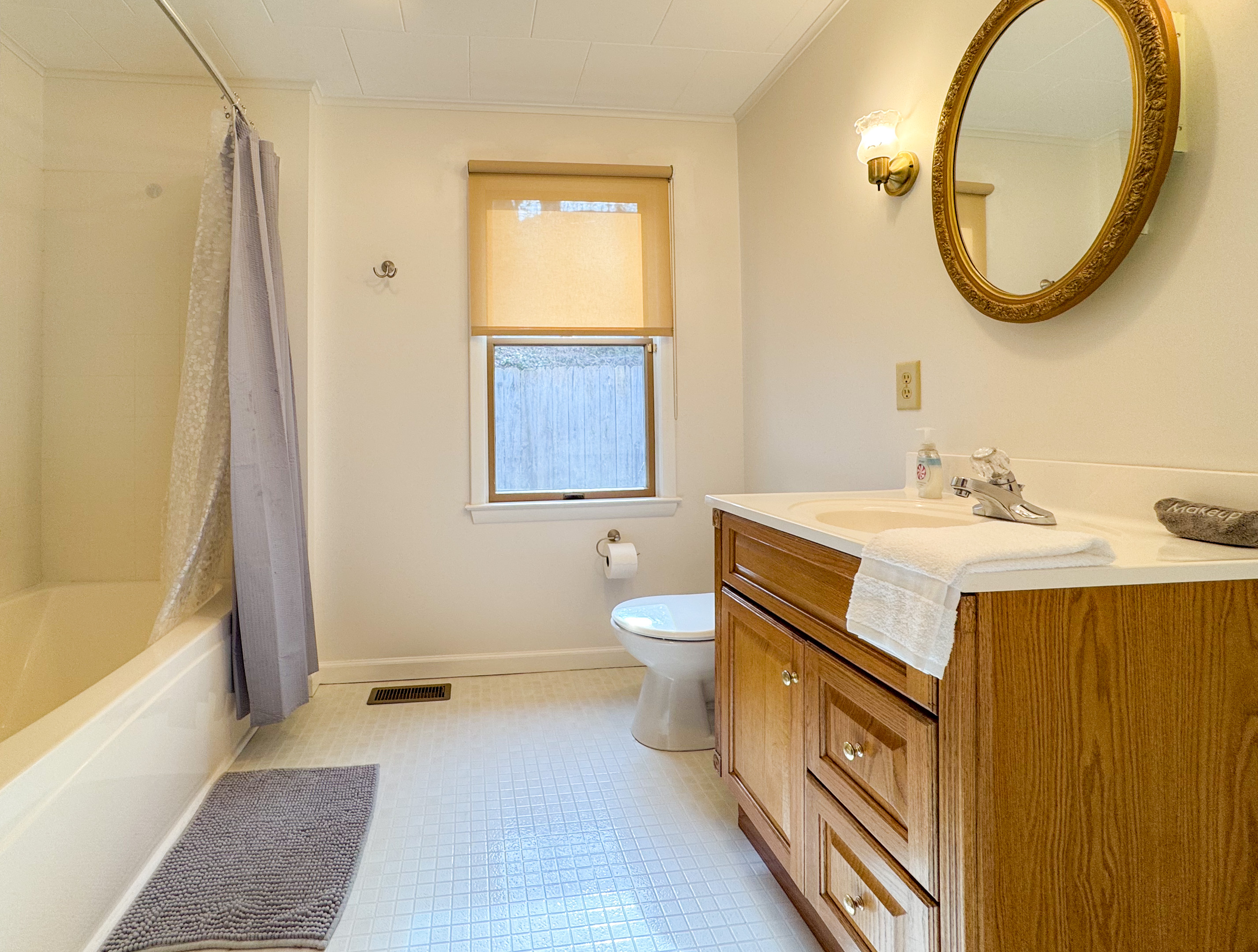 The guest bathroom in the center of the house features a tub/shower combo, toilet, vanity, and our supplied paya organics body wash and shower gel.