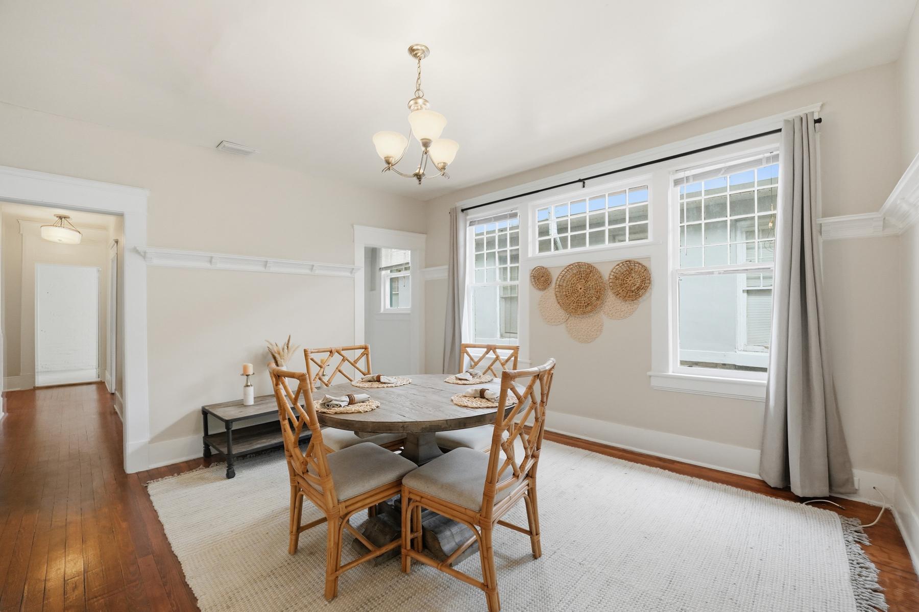 Bright 3BR near Main St w/ Balcony 3