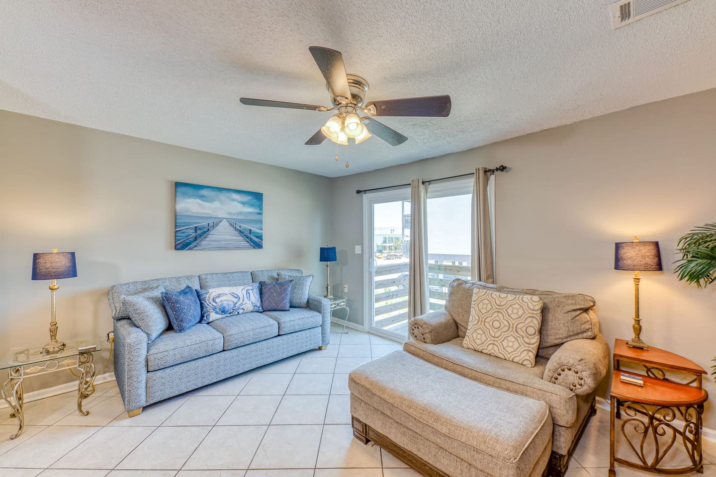 Living Room: Relax in style with beachy decor and natural light streaming in! Perfect for unwinding.