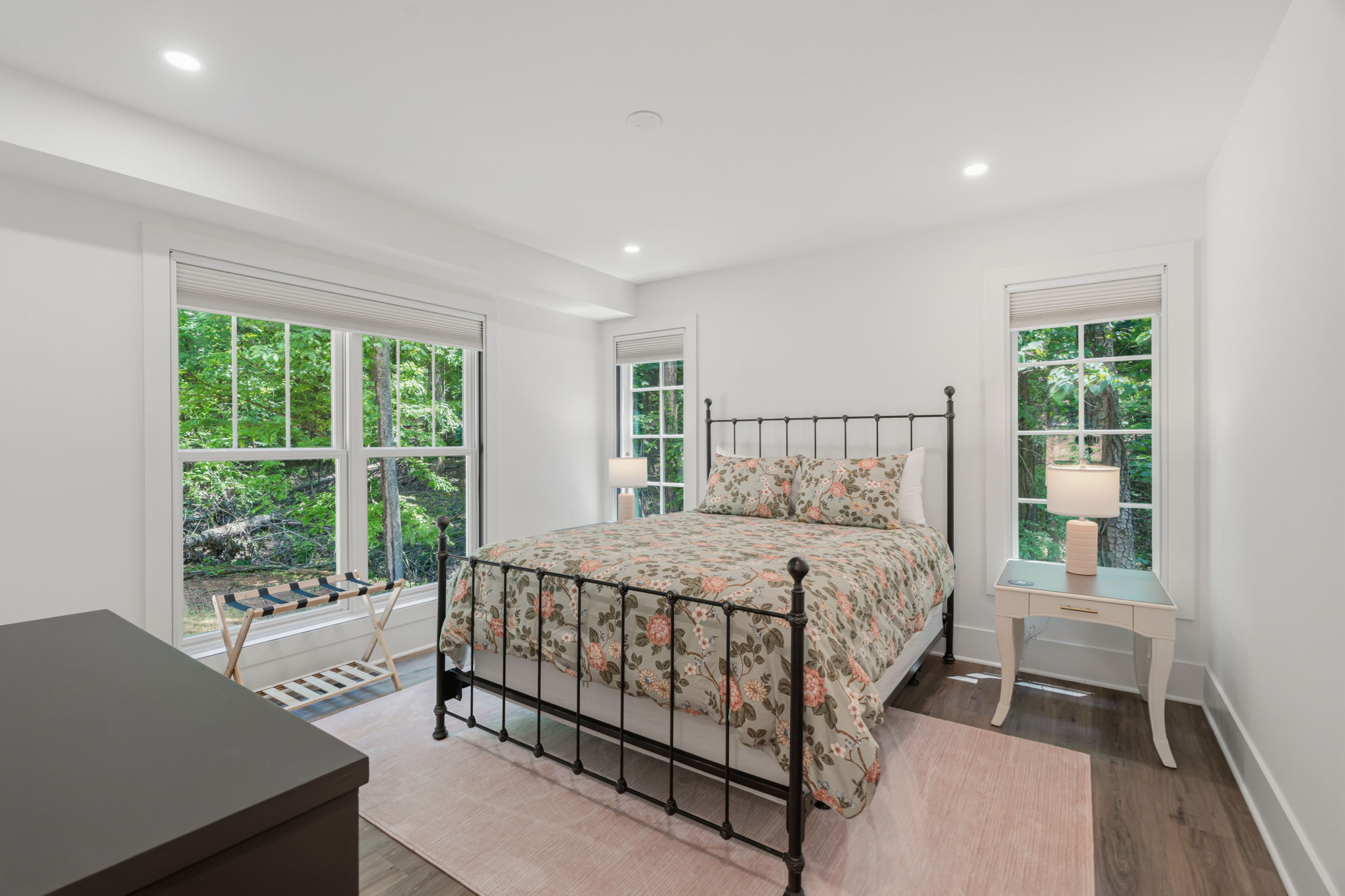 Downstairs Bedroom - Queen Bed