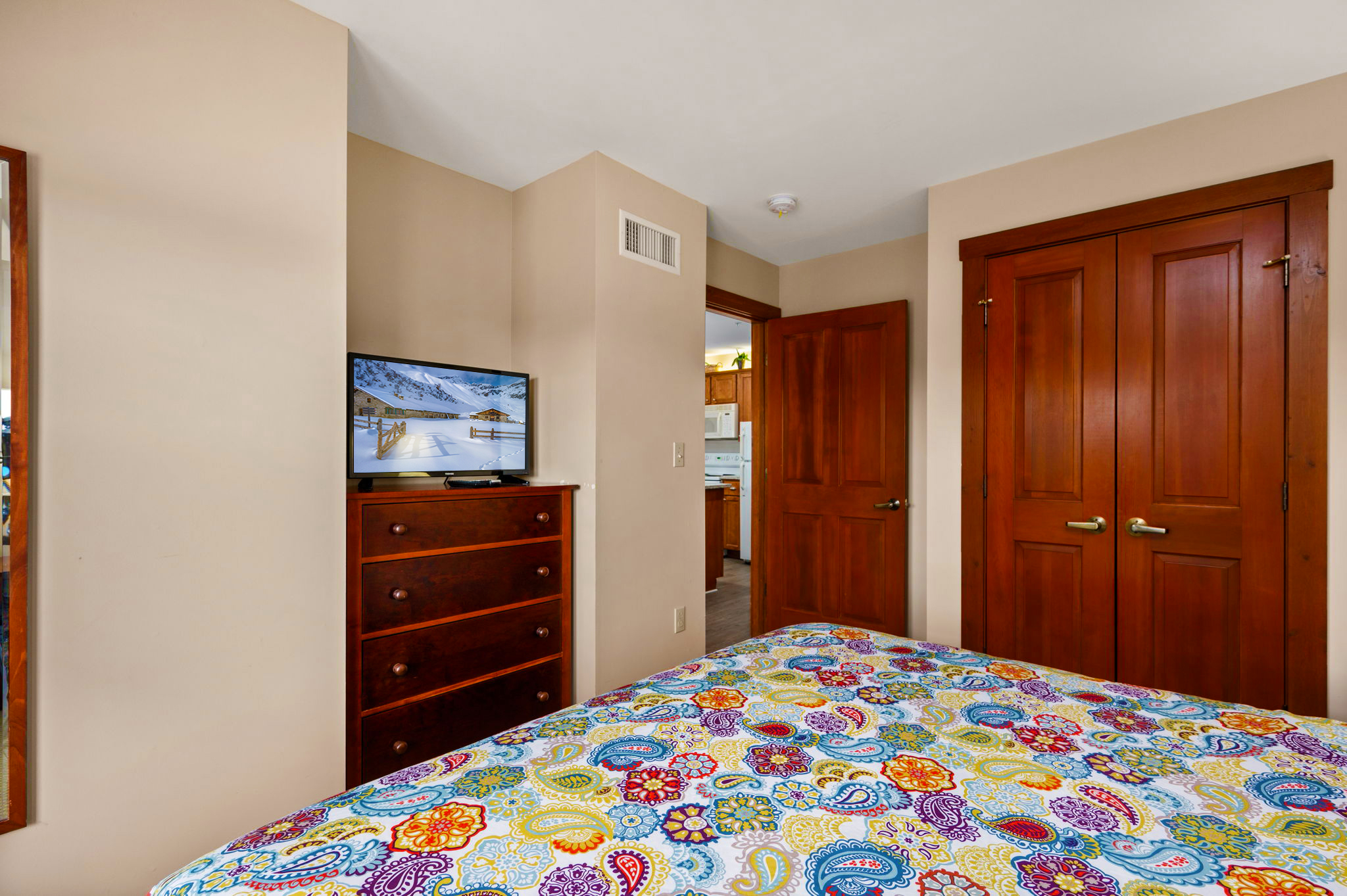 Allegheny Springs · Unit 326 — Queen Bedroom