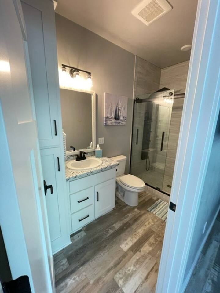 House #2 - Full bathroom in bedroom #2